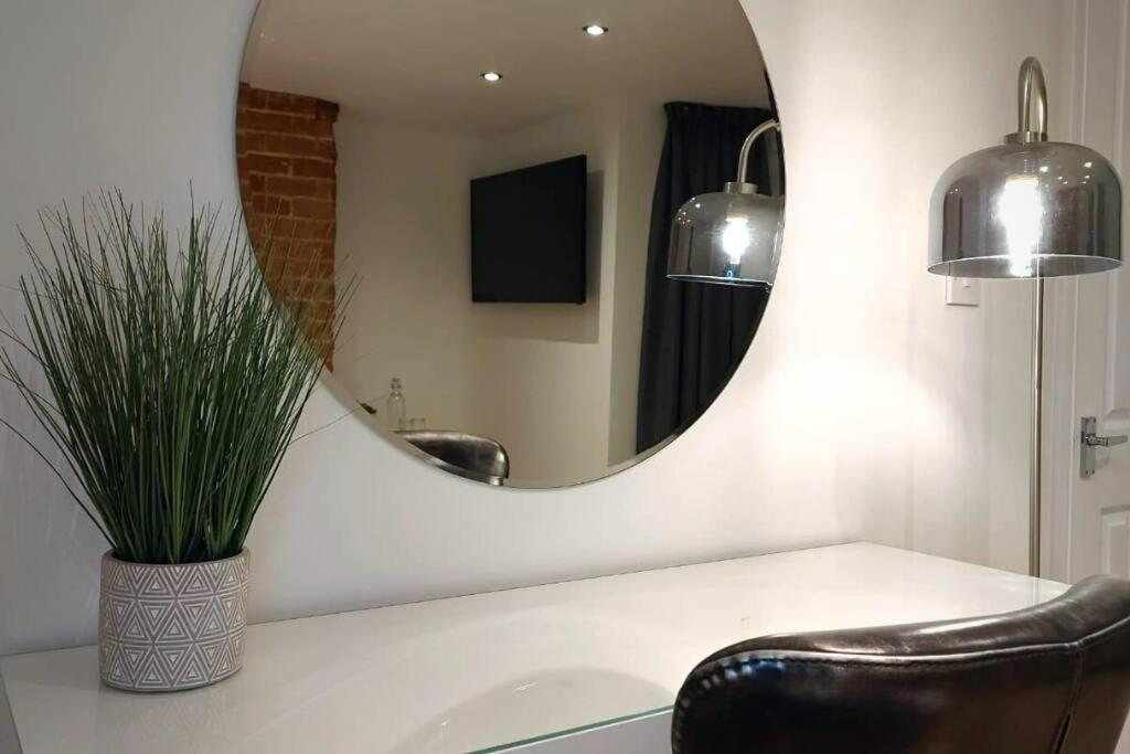 Stylish Apartment In City Centre With Parking Πρέστον Εξωτερικό φωτογραφία