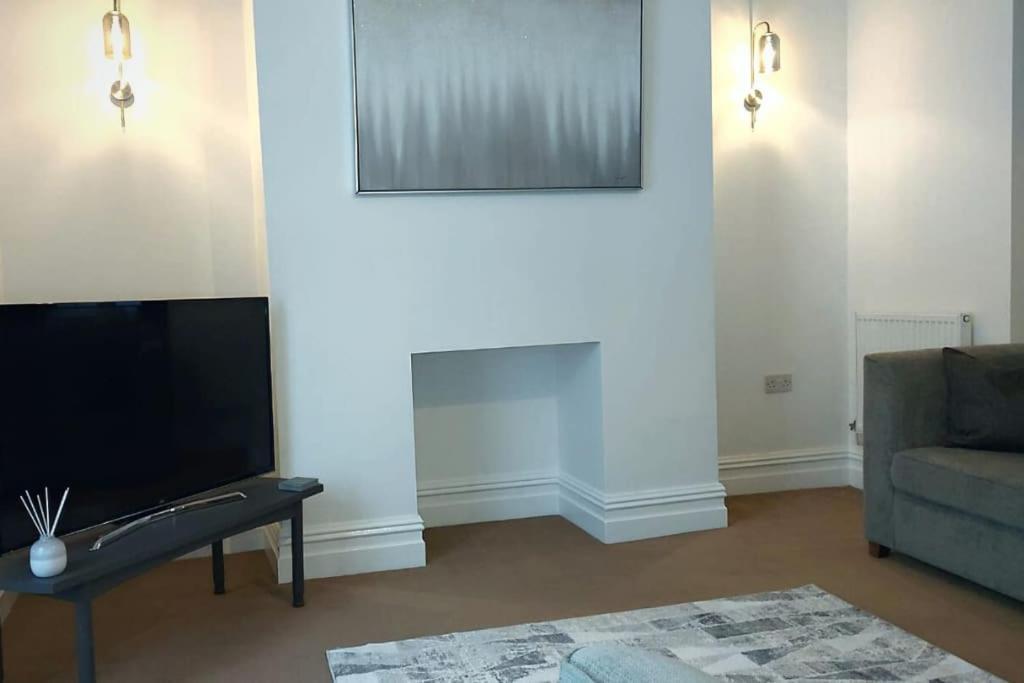 Stylish Apartment In City Centre With Parking Πρέστον Εξωτερικό φωτογραφία